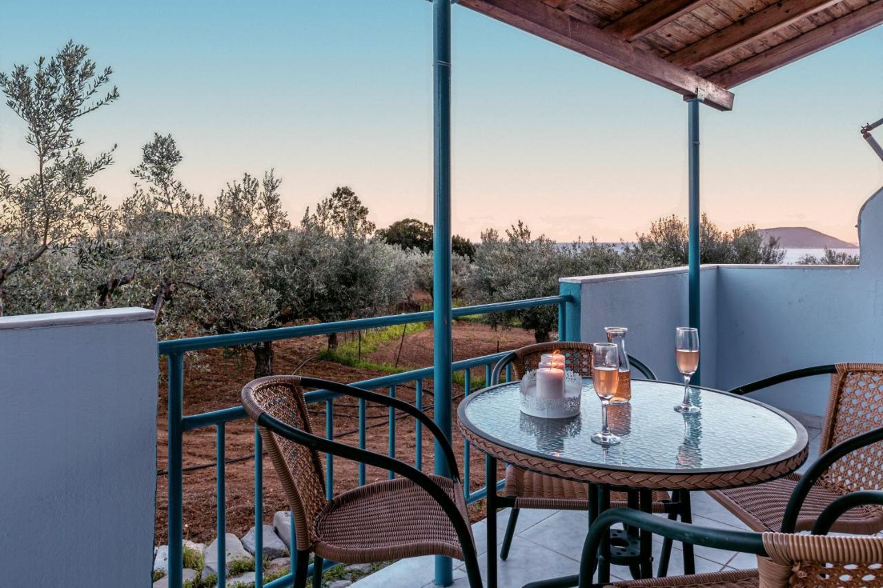 Secret Summer Havens - Perfectly Secluded Getaways Vasilitsion Exterior photo